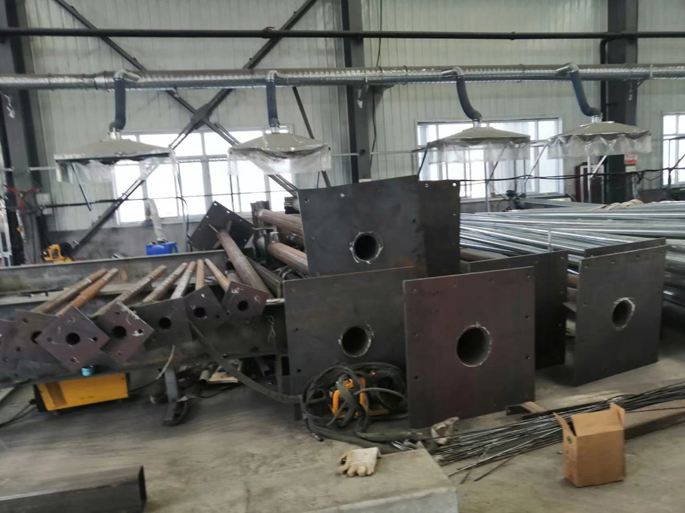 交通指示牌杆加工车间